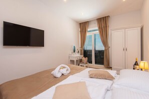 4 habitaciones, decoración personalizada y muebles diferentes 