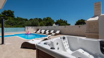 Bathtub spa outdoor