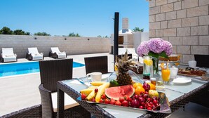 Villa | Terrace/patio