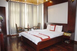 Phòng đôi Superior | Minibar, két bảo mật tại phòng, bàn, màn/rèm cản sáng