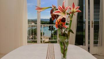 Family House | In-room dining