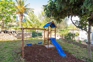 Children’s play area – outdoor