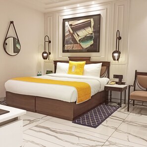 In-room safe, blackout drapes, free WiFi, bed sheets - Bloom Boutique Gk-1 (New Delhi)