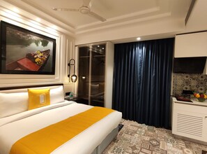 In-room safe, blackout curtains, free WiFi, bed sheets - Bloom Boutique Gk-1 (New Delhi)