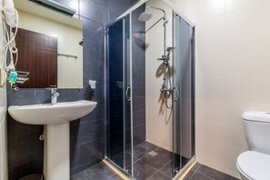 Standard Double Room, Balcony, Courtyard View | Bathroom | Shower, free toiletries, hair dryer, slippers - Hotel Marlyn (Tbilisi)