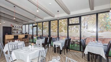 Daily buffet breakfast (GEL 23 per person)