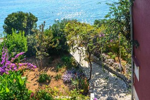 Villa | Blick auf den Garten