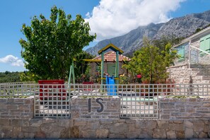 Área de juegos infantiles al aire libre