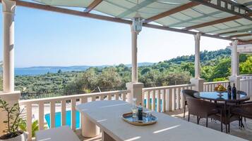 Villa, 3 Bedrooms | Terrace/patio