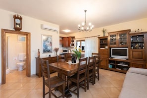Villa, 3 Bedrooms | In-room dining