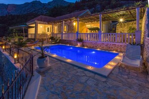 Seasonal outdoor pool, pool loungers - Villa Countryside (Orebic)