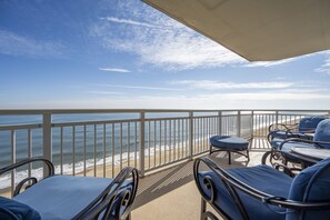 Property grounds - Gateway Grand 1206 Sleeps 12 and includes linens, George Foreman Grill and Game Table!! (Ocean City)