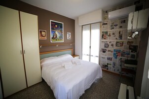 Apartamento luxo, terraço | Individualmente decorados, individualmente mobiliados, escrivaninha