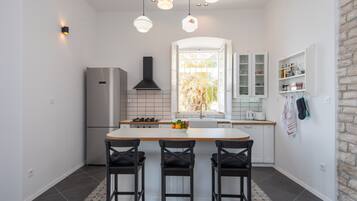 Villa, 4 Bedrooms | In-room dining