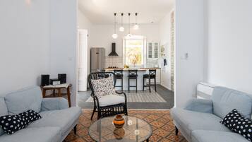 Villa, 4 Bedrooms | Living room | Flat-screen TV