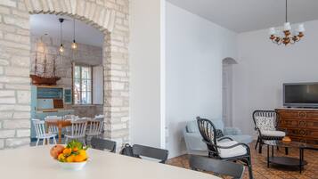 Villa, 4 chambres | Coin séjour
