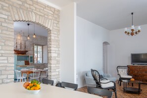 Villa, 4 Bedrooms | Living area