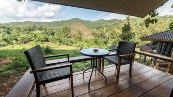 Chambre Triple Confort | Terrasse/Patio
