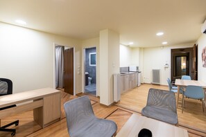 Superior Apartment | Living area | Plasma TV - Athens Kyniska Apartments (Athens)