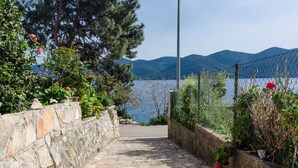 Beach nearby - Holiday Home Bosa (Orebic)