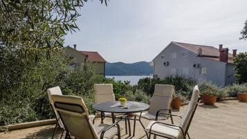 Casa, 3 habitaciones | Terraza o patio