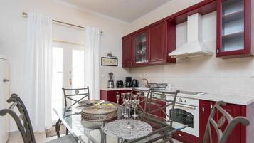 Villa, 4 Bedrooms | In-room dining