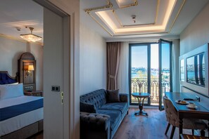 Premium bedding, minibar, in-room safe, desk - Bvs Bosphorus Pera Hotel & Hammam (Istanbul)