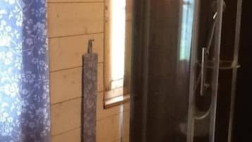 Chalet | Bilik Mandi | Pancuran mandi, tuala disediakan