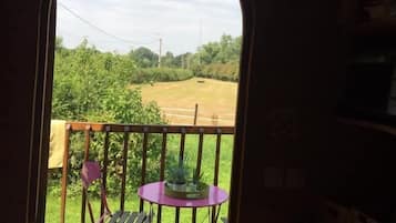 Wooden caravan | Terrace/patio