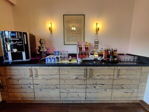 Se ofrece un desayuno bufé (15 EUR por persona)