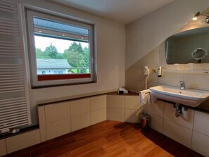 Apartment, 2 Schlafzimmer | Badezimmer