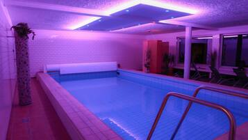 Indoor pool, sun loungers