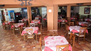 Daily cooked-to-order breakfast for a fee - Hostal Restaurante Montoro (Montoro)