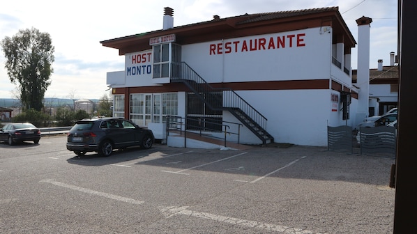Front of property - Hostal Restaurante Montoro (Montoro)