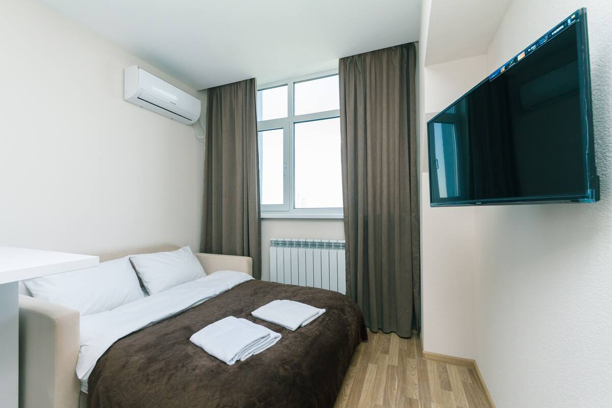 1 habitación, ropa de cama de alta calidad, cubrecamas y escritorio