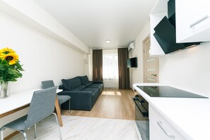 ดีลักซ์อพาร์ทเมนท์ | บริเวณนั่งเล่น | สมาร์ททีวี