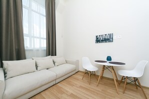 อพาร์ทเมนท์สำหรับครอบครัว | บริเวณนั่งเล่น | สมาร์ททีวี