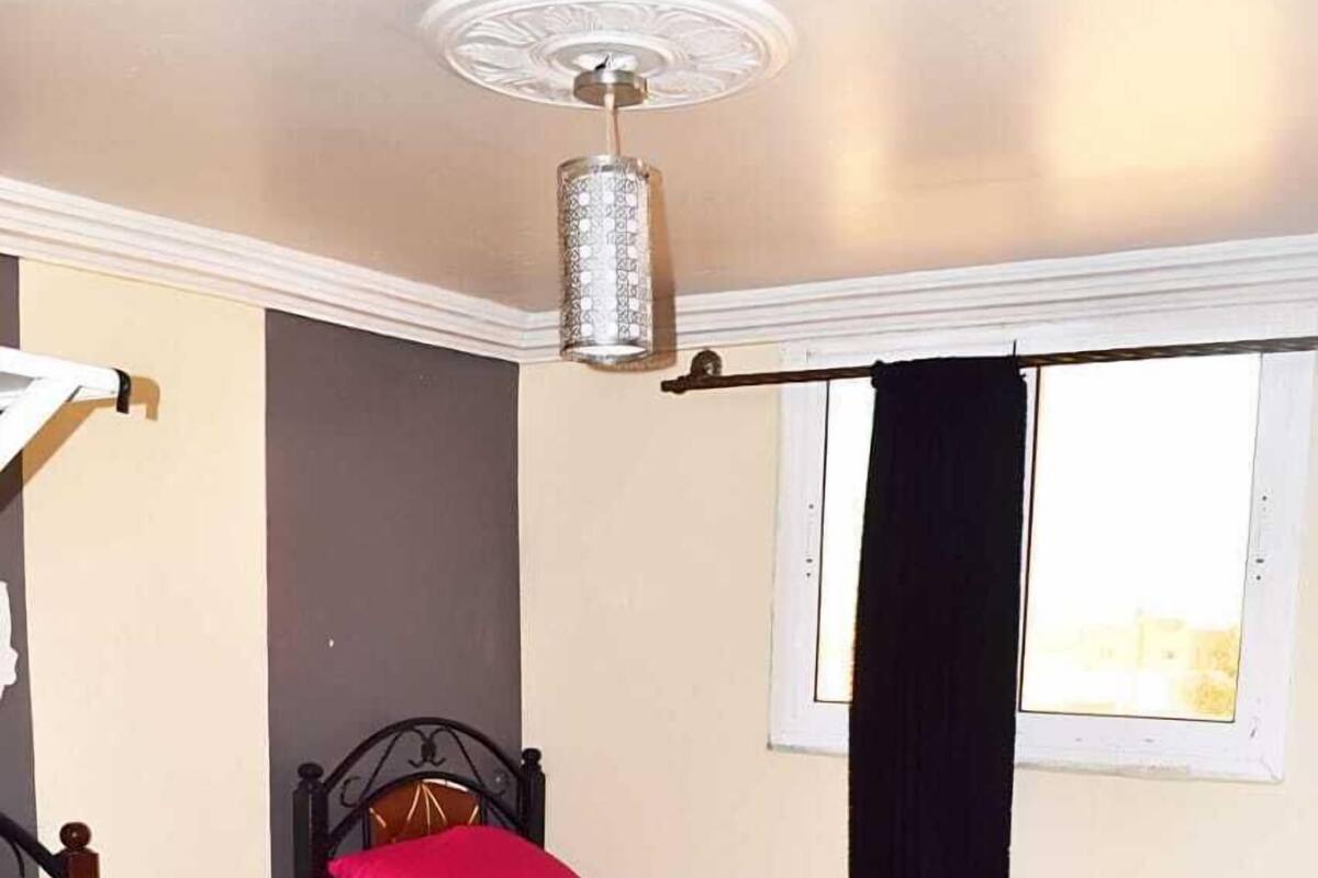 Economy-Zweibettzimmer, Balkon | Laptopgeeigneter Arbeitsplatz, Verdunkelungsvorhänge