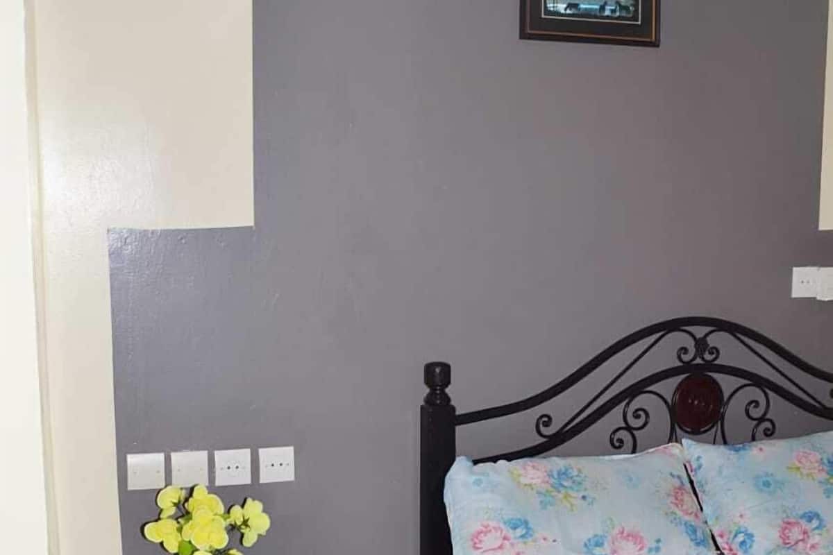 Economy-Doppelzimmer | Laptopgeeigneter Arbeitsplatz, Verdunkelungsvorhänge