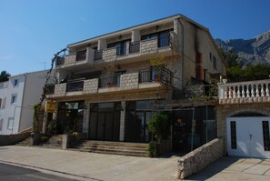 Front of property - Apartmani Kristina (Orebic)