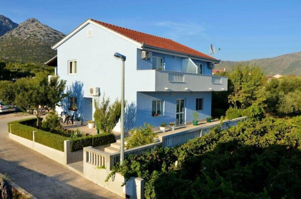 숙박 시설 정면