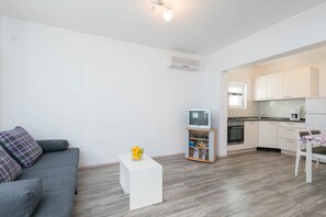 House | Living area | TV - Country Home Dingač (Orebic)