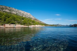 Beach nearby, black sand - Country Home Dingač (Orebic)