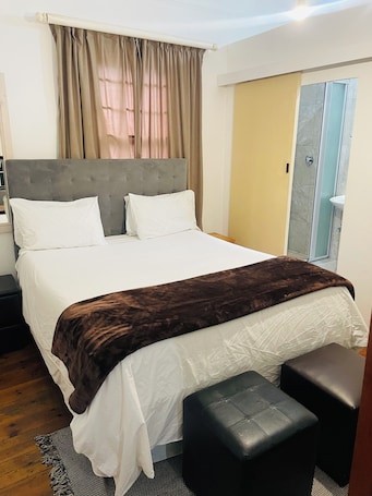 Free WiFi, bed sheets. Karibu Guesthouse