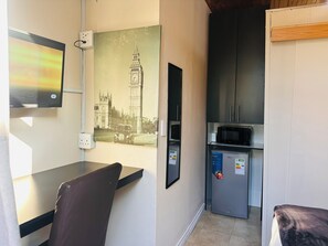 Comfort Room, 1 Double Bed, Roll-in Shower, Non Smoking