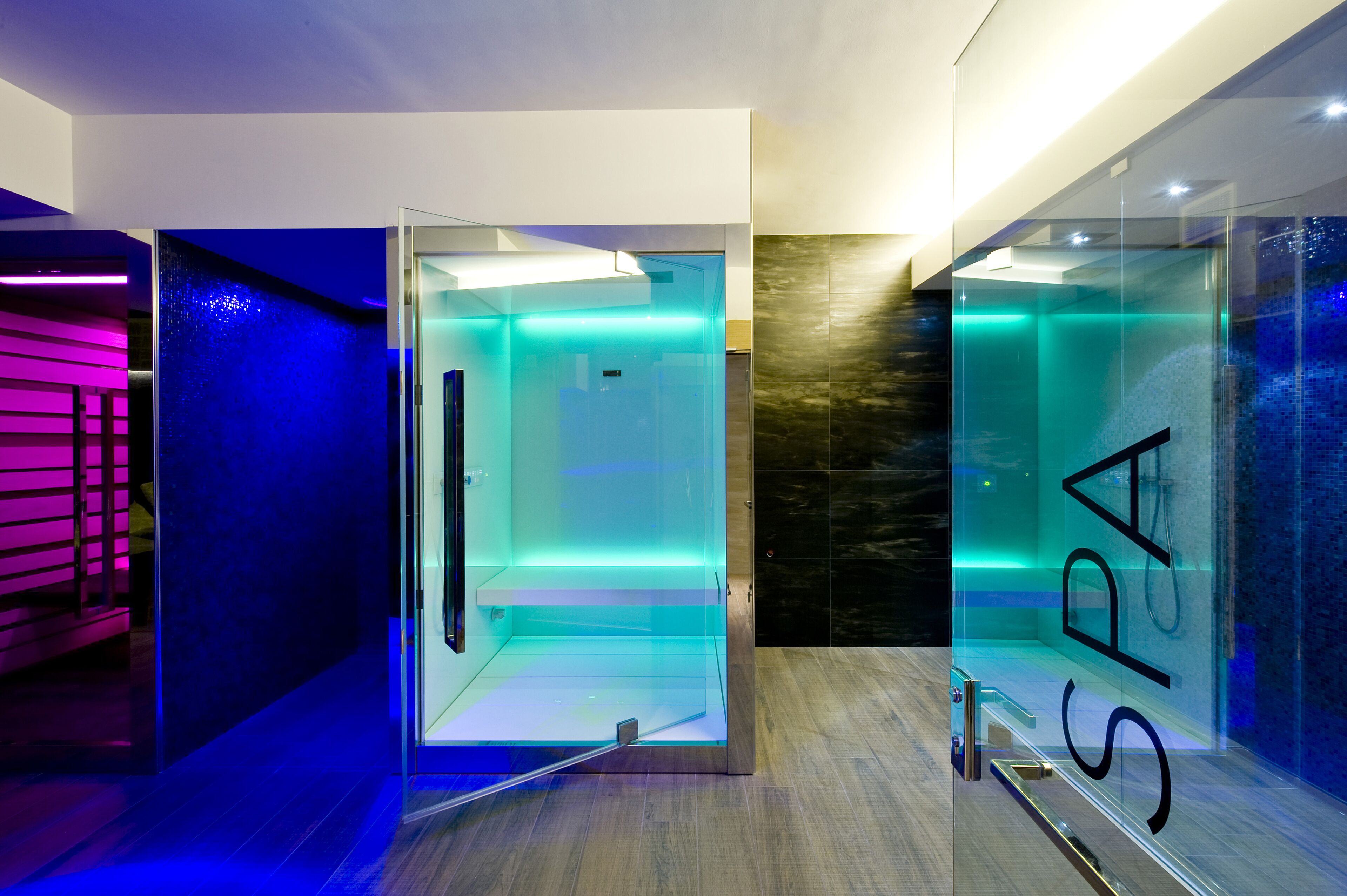 Sauna, steam room, aromatherapy