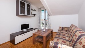 Appartement Supérieur, balcon | Salle de séjour | Télévision à écran plat