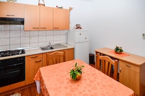 Apartment, Terrace | Private kitchen | Fridge, microwave, oven, stovetop