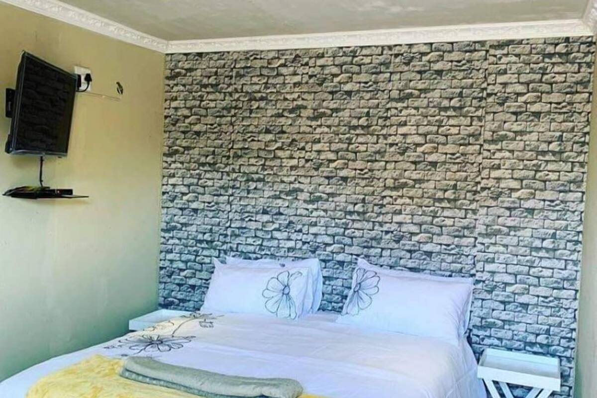 Luxury Room | Free WiFi, bed sheets