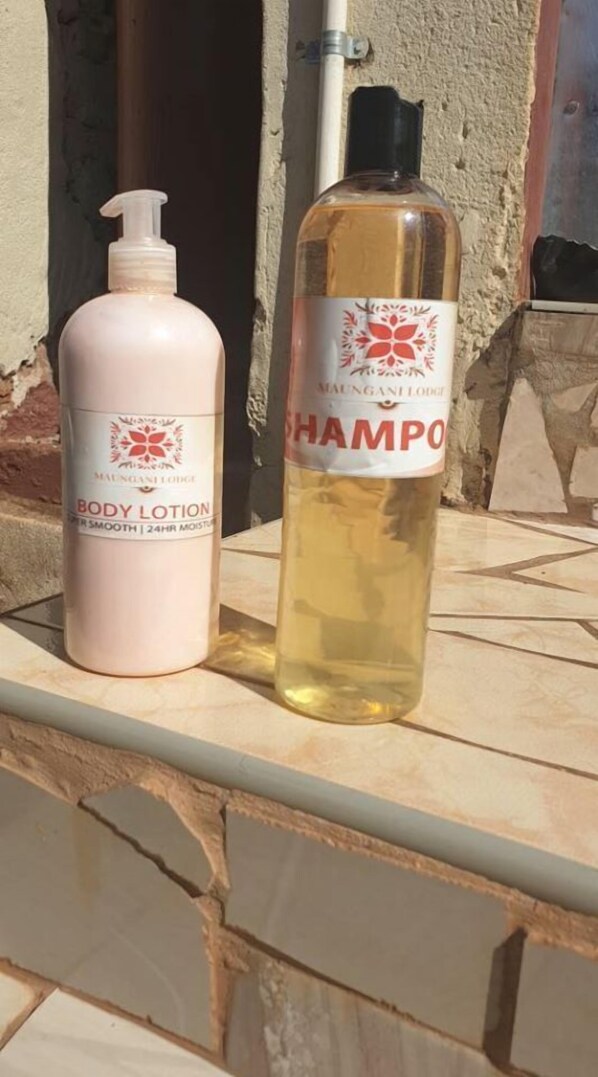 Bathroom amenities - Maungani Lodge (Thohoyandou)